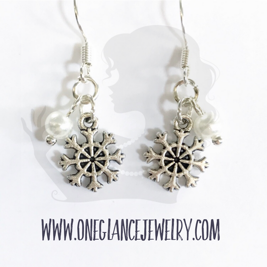 Earrings, mini snowflake