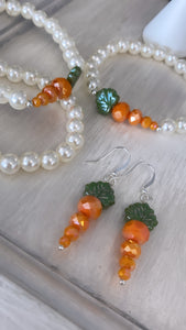 Carrot & pearl stretch bracelet