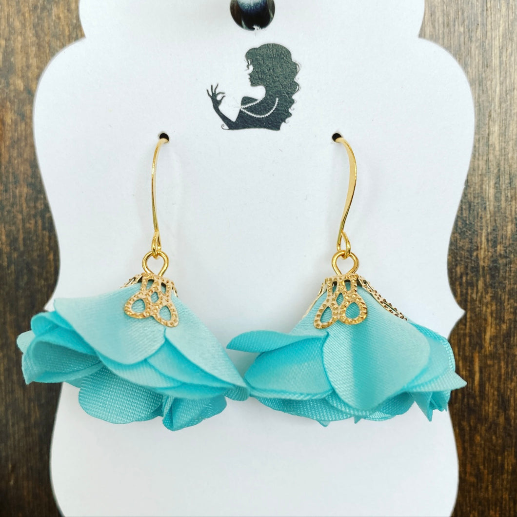 Floral earrings, turquoise