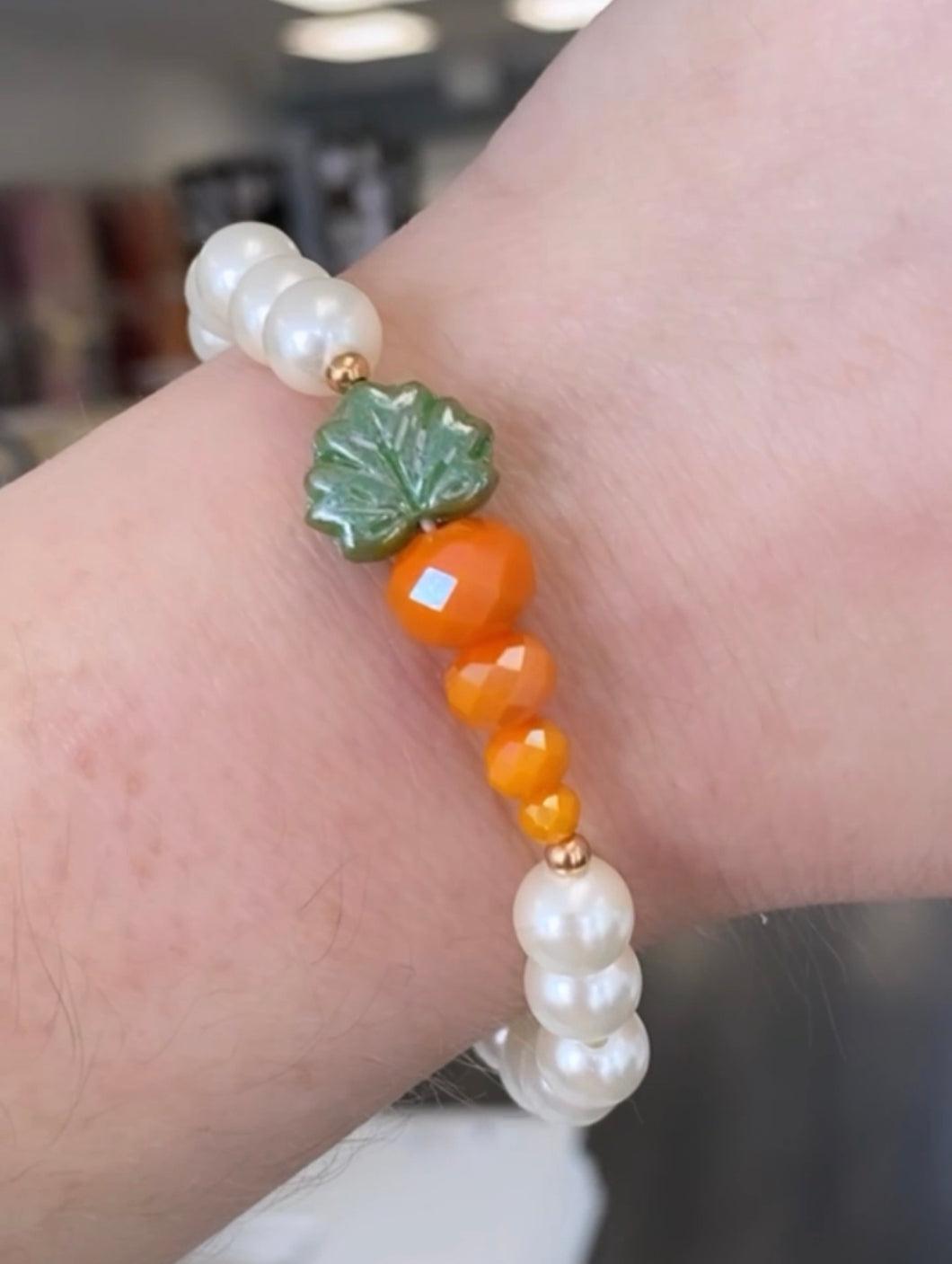 Carrot & pearl stretch bracelet
